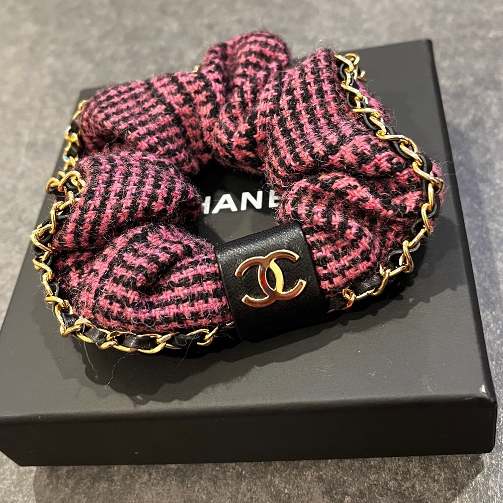 🔥🔥🔥 Chanel CC Chain Around Scrunchie Wool